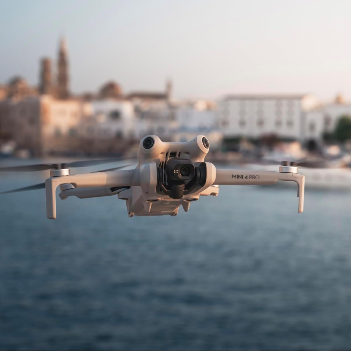 DJI Mini 4 Pro (DJI RC-N2), Mini Drone Pliable avec Caméra HDR 4K pour Adultes, Moins de 0,549 lb/249 g, Temps de Vol 34 min, Distance de Transmission Vidéo max. 20 km, Klasse-C0