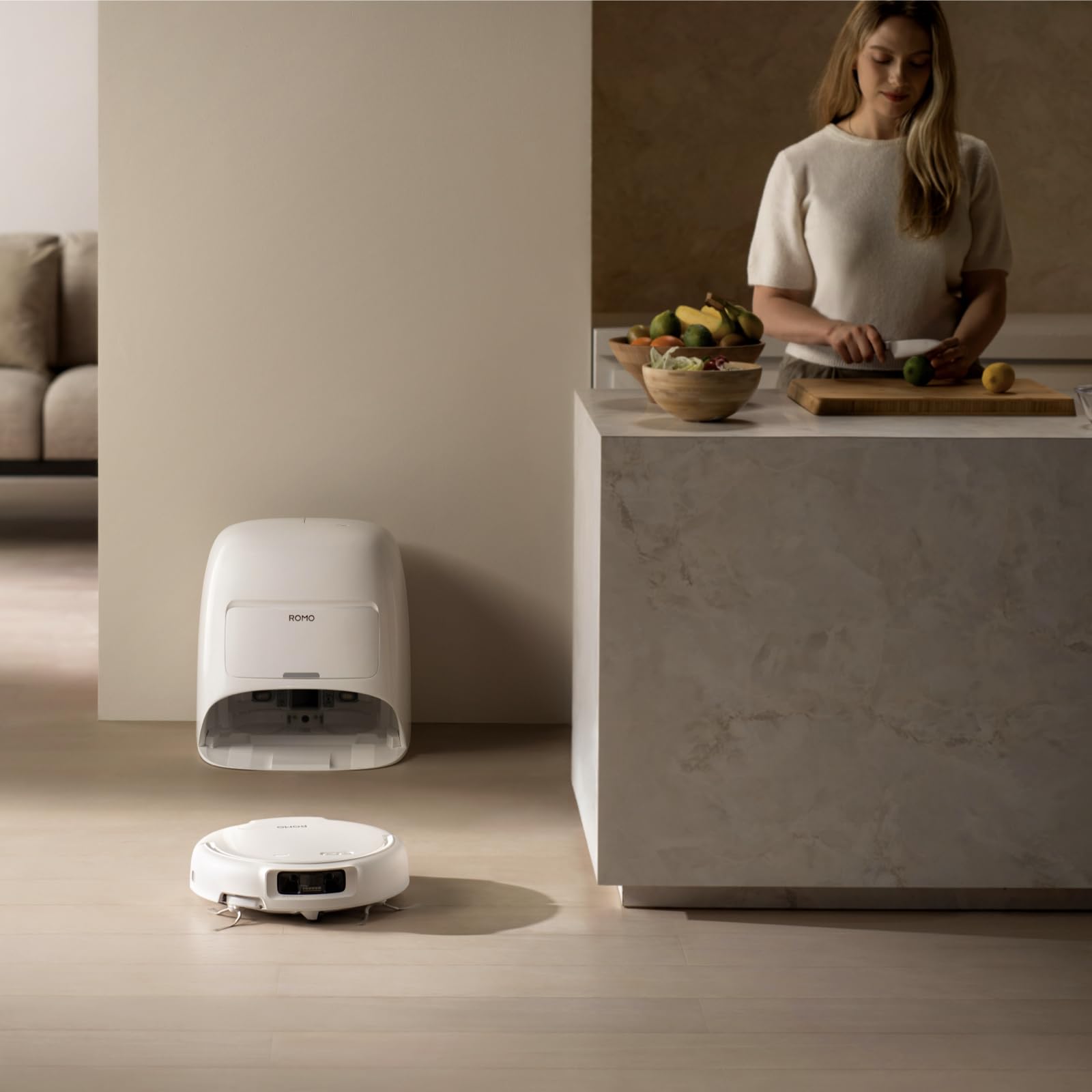 DJI ROMO S Robot Aspirateur Laveur, Aspirateur Robot de 25 000 Pa, détection de Niveau Drone, Deux Bras robotiques, 200 Jours sans Maintenance, Lavage et séchage Auto des tampons de serpillière
